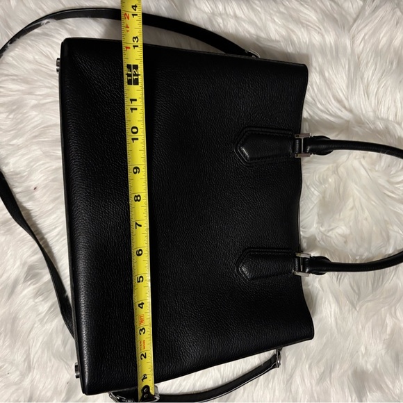 Michael Kors Elegant Black Shoulder Bag in Saffiano Leather - Picture 2 of 7